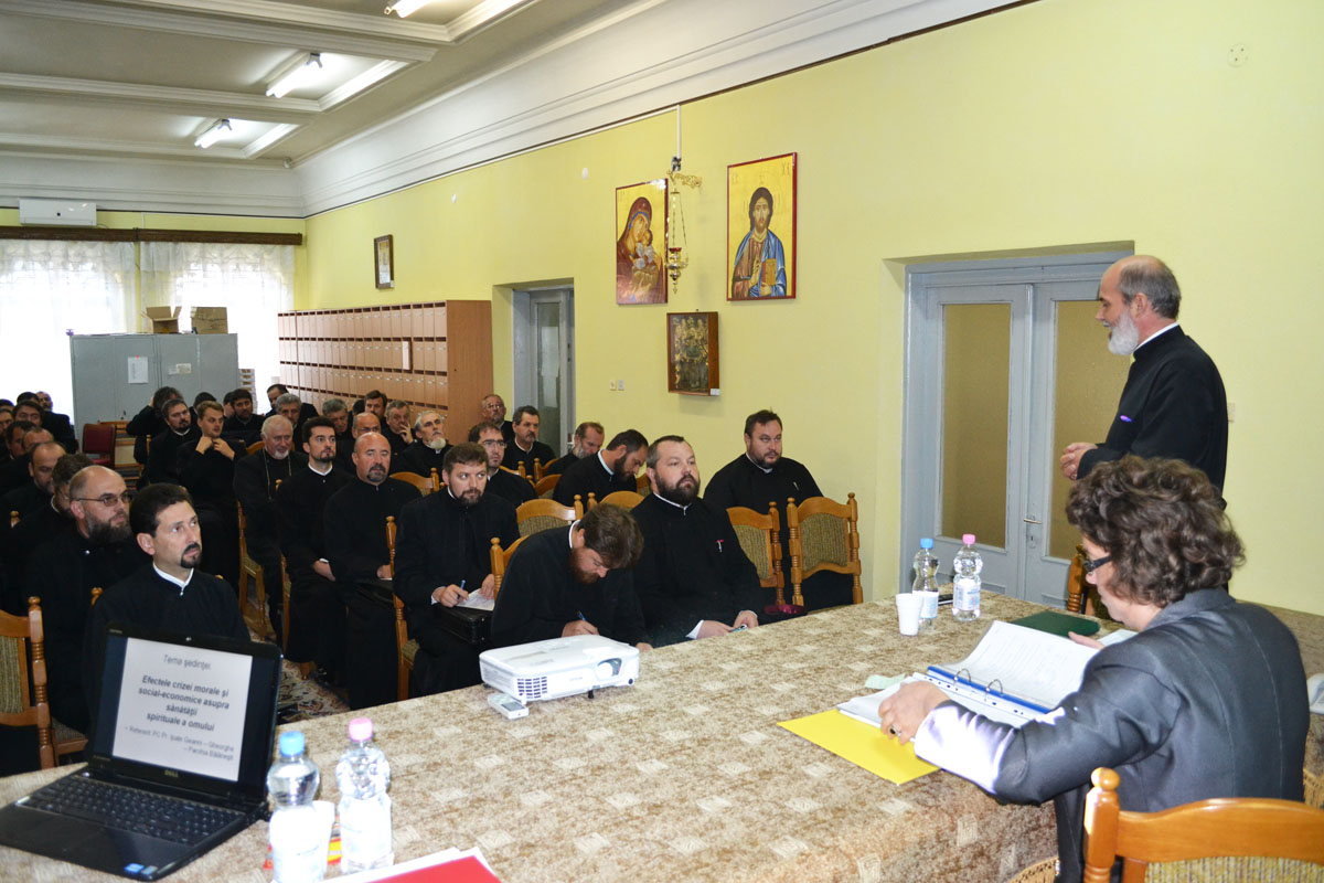 Întruniri preoţeşti în Mitropolia Moldovei şi Bucovinei