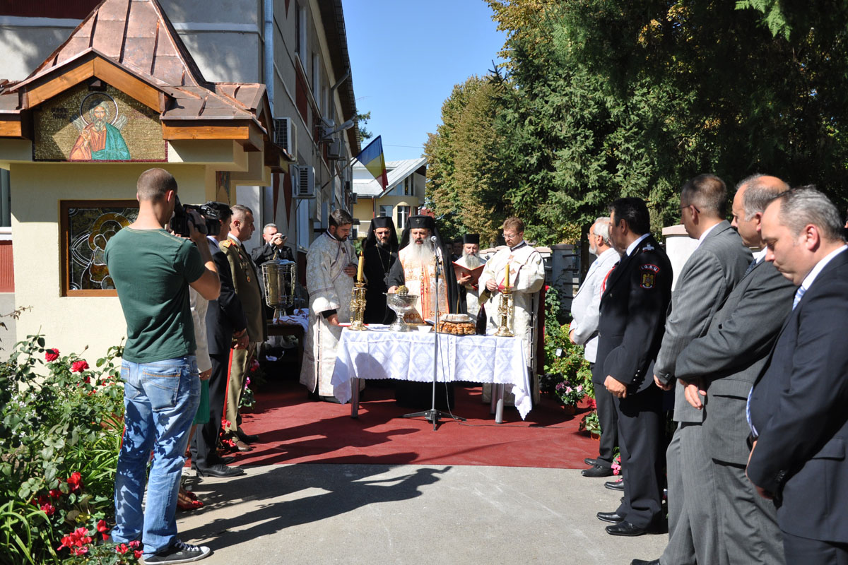 Capela din incinta ISU Iaşi a fost sfinţită de IPS Teofan