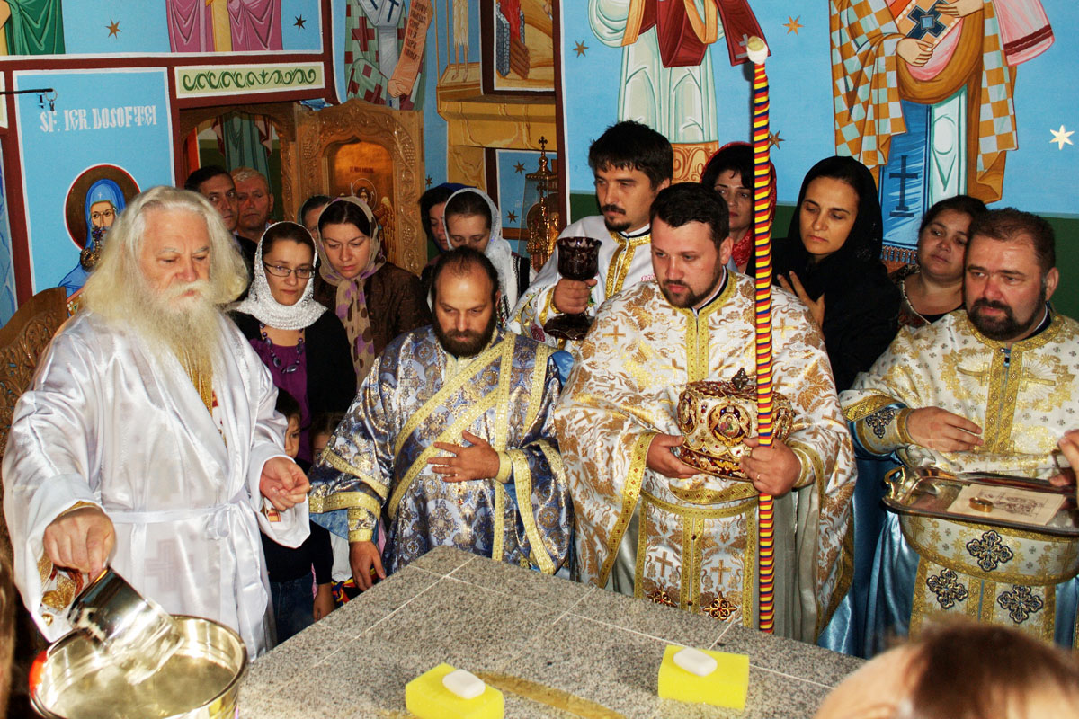 Binecuvântări arhiereşti în trei parohii ale Moldovei