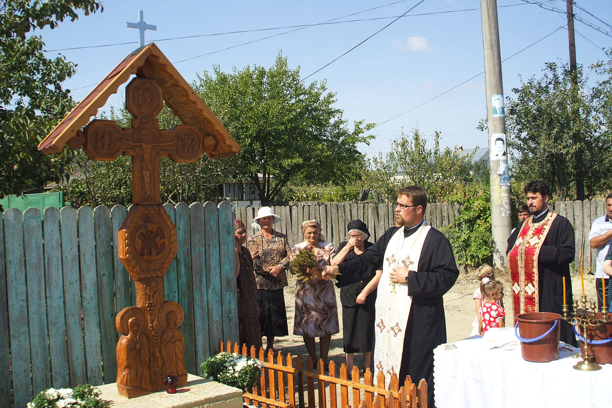 Sfinţire de troiţă în parohia Bordea