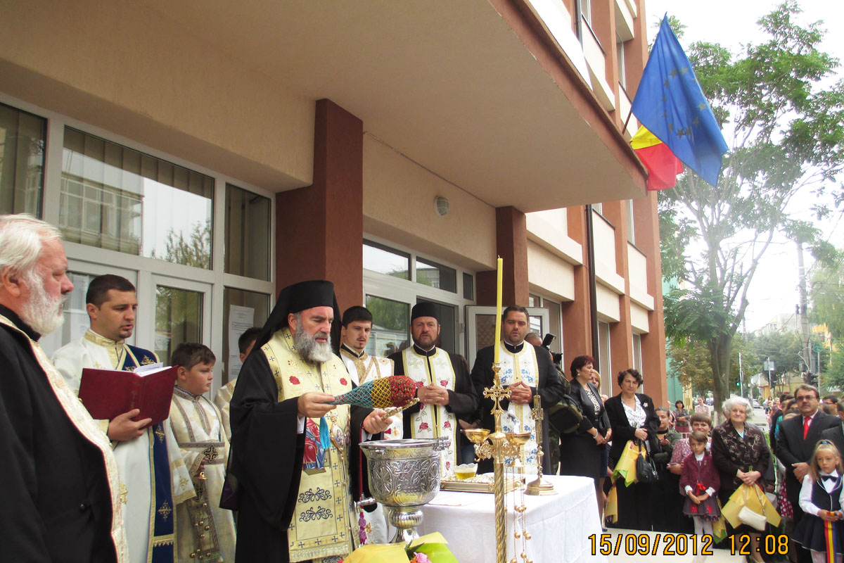 PS Ioachim Băcăuanul a binecuvântat lucrările Şcolii „Al.I. Cuza“ din Roman