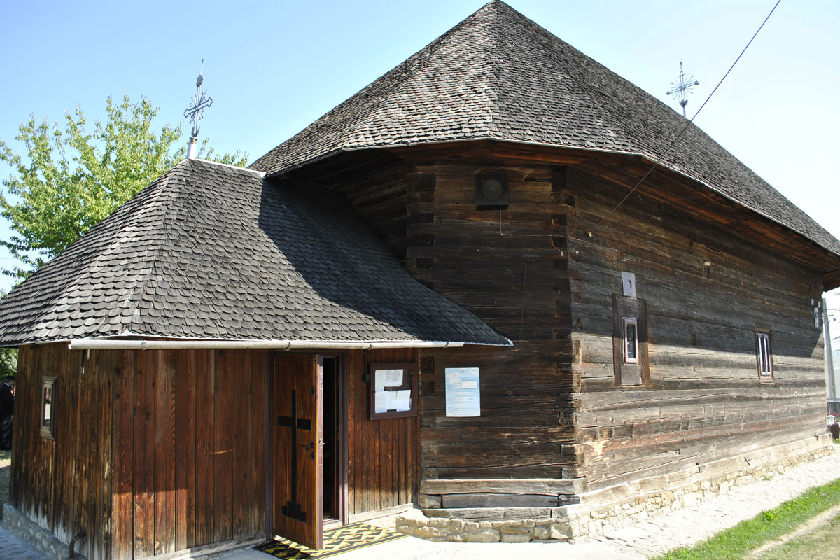 Biserica de la Văleni, o copleşitoare călătorie în trecut