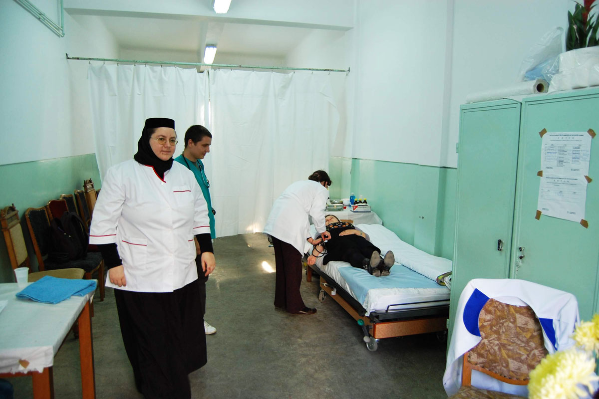 Policlinica „Providenţa“ asigură linii de gardă pentru pelerini