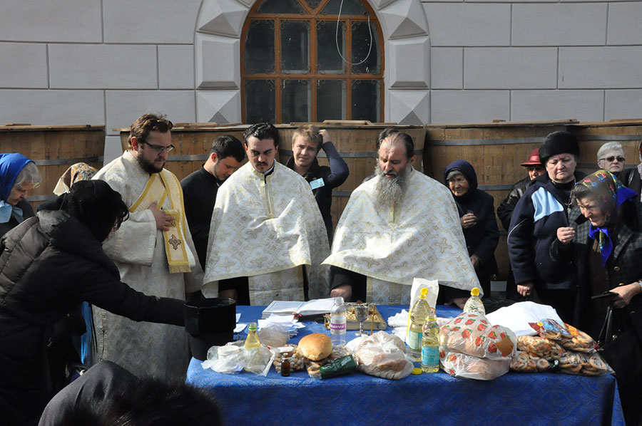 Taina Sfântului Maslu pentru pelerinii sfinților de la Iași