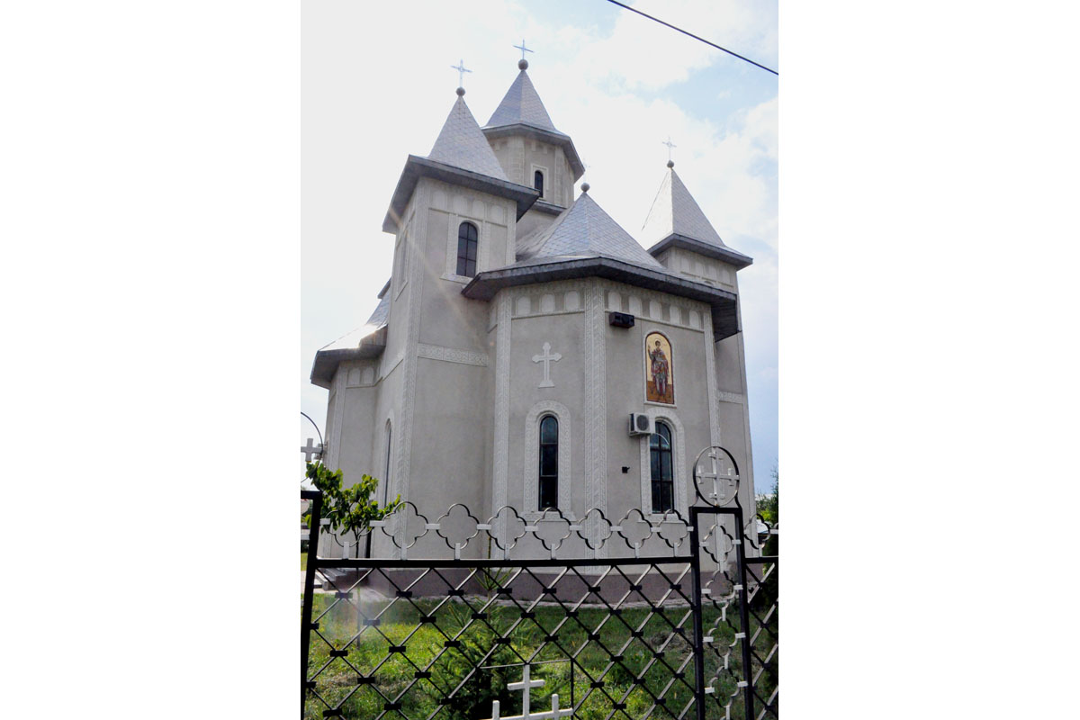 Biserica Sfântului Dimitrie din Gherăieşti, în haine de sărbătoare