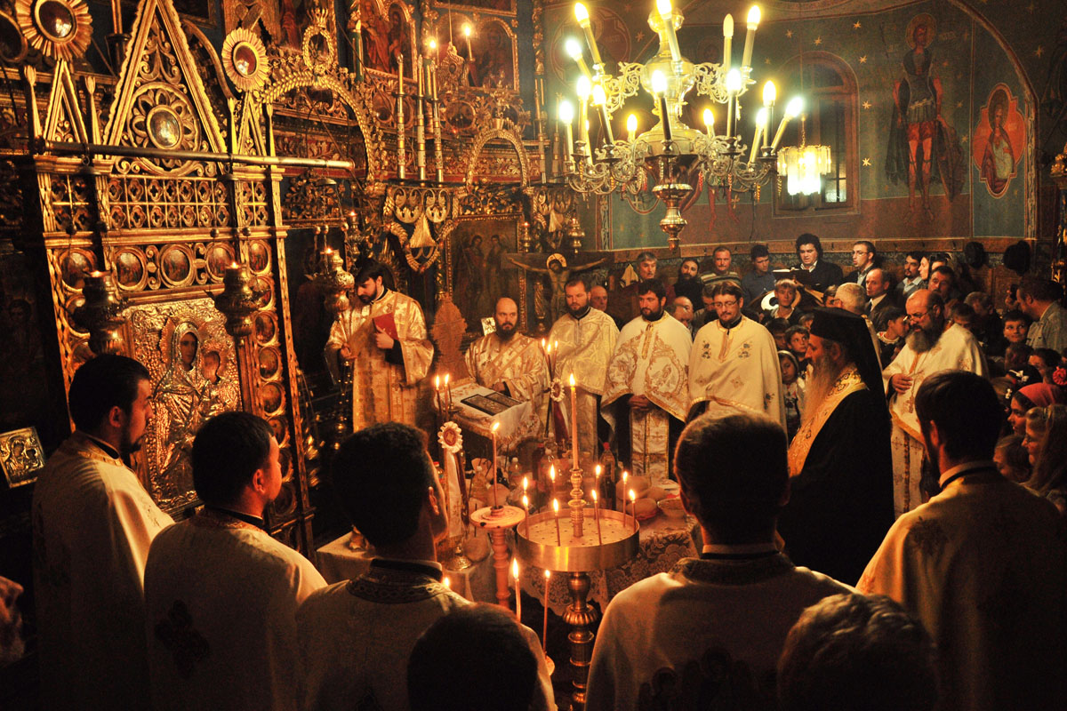 Prima Vecernie arhierească în parohia Ruseni 1