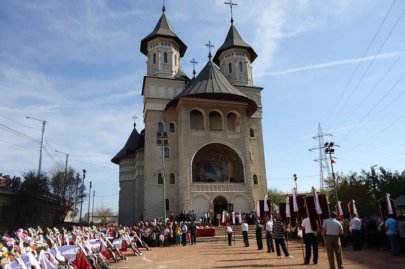 Slujbă de înmormântare pentru patruzeci de persoane la Biserica „Sf. Nectarie” din Iași