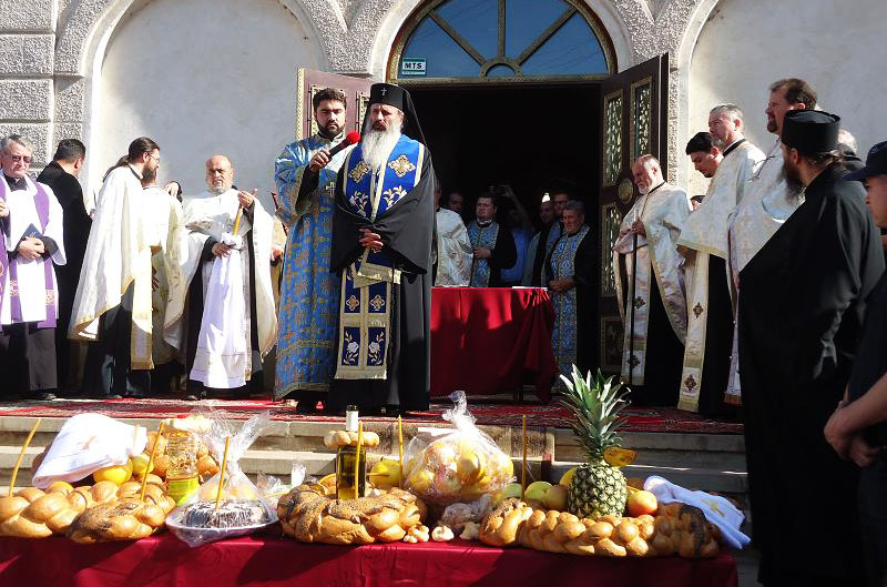 Slujbă de înmormântare pentru patruzeci de persoane la Biserica „Sf. Nectarie” din Iași