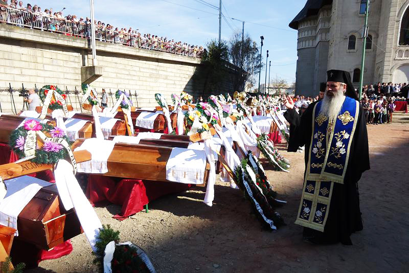 Slujbă de înmormântare pentru patruzeci de persoane la Biserica „Sf. Nectarie” din Iași