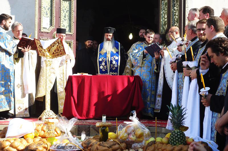 Slujbă de înmormântare pentru patruzeci de persoane la Biserica „Sf. Nectarie” din Iași