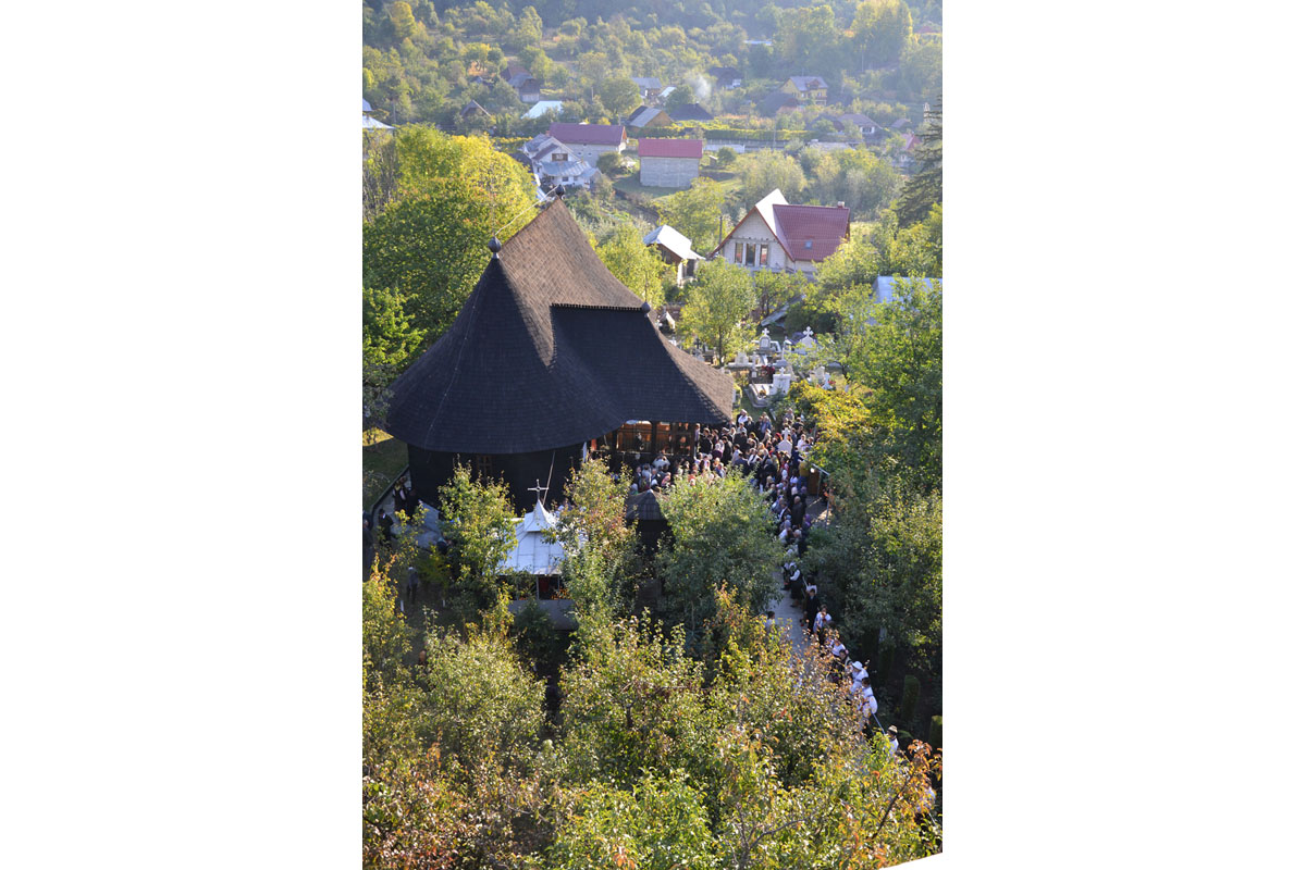 La Rădăşeni, bârnele bătrâne au fost din nou binecuvântate