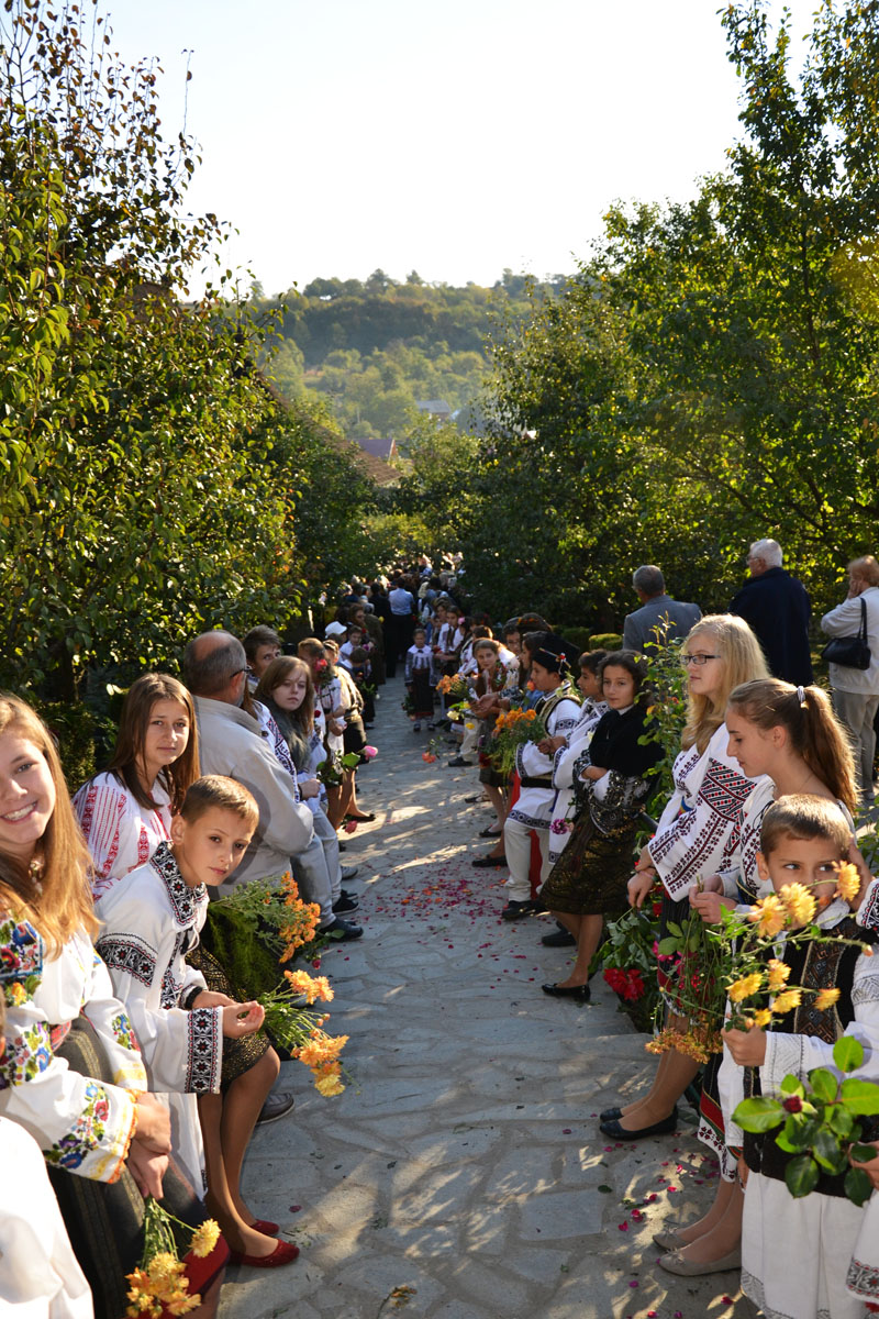 La Rădăşeni, bârnele bătrâne au fost din nou binecuvântate