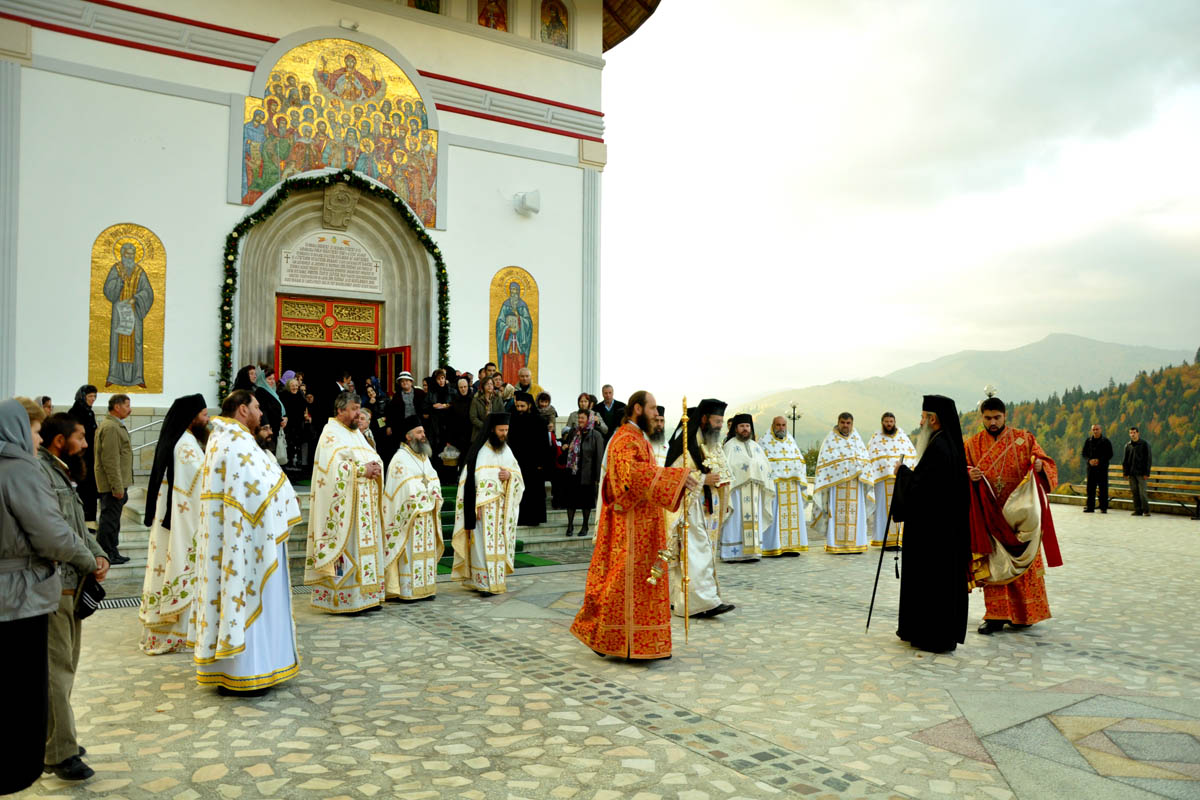 Mănăstirea Pângăraţi şi-a sărbătorit ocrotitorul Mănăstirea Pângăraţi şi-a sărbătorit ocrotitorul