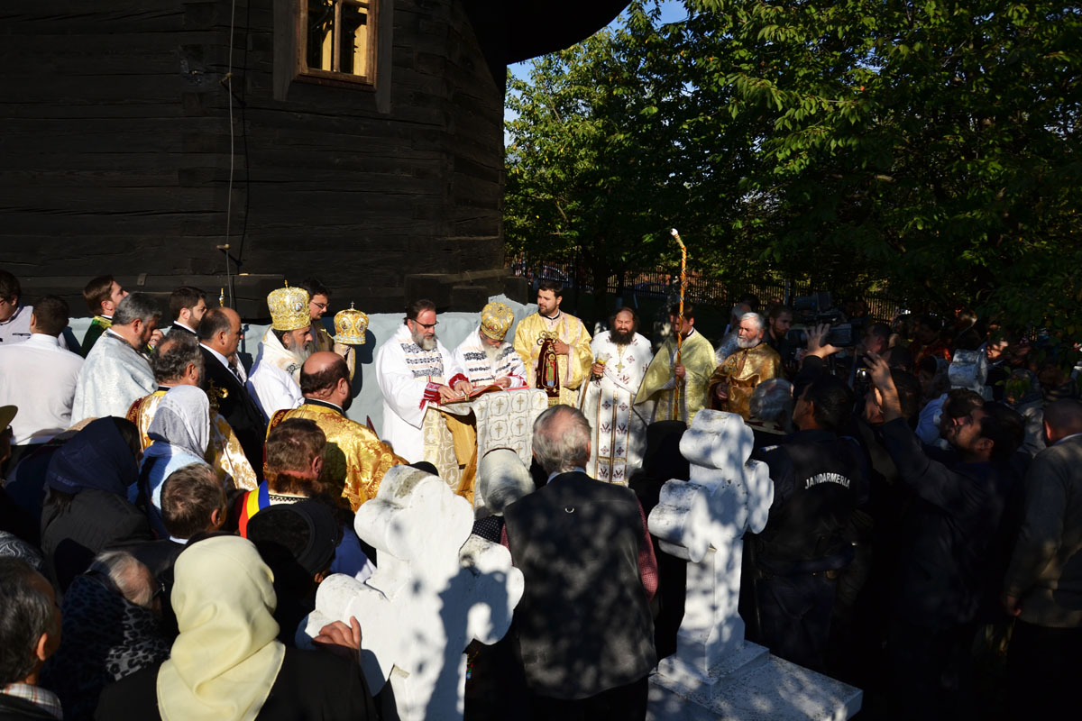 La Rădăşeni, bârnele bătrâne au fost din nou binecuvântate
