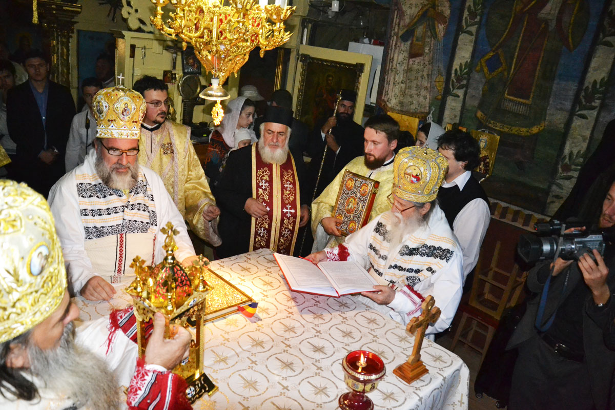 La Rădăşeni, bârnele bătrâne au fost din nou binecuvântate