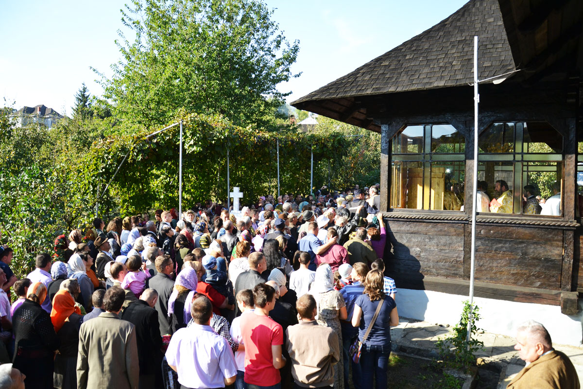 La Rădăşeni, bârnele bătrâne au fost din nou binecuvântate