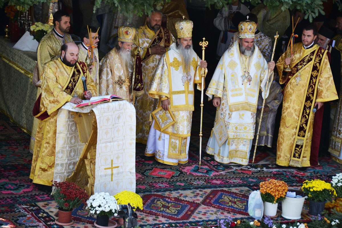 La Rădăşeni, bârnele bătrâne au fost din nou binecuvântate