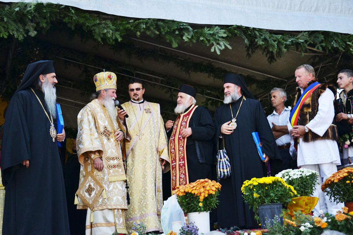 La Rădăşeni, bârnele bătrâne au fost din nou binecuvântate