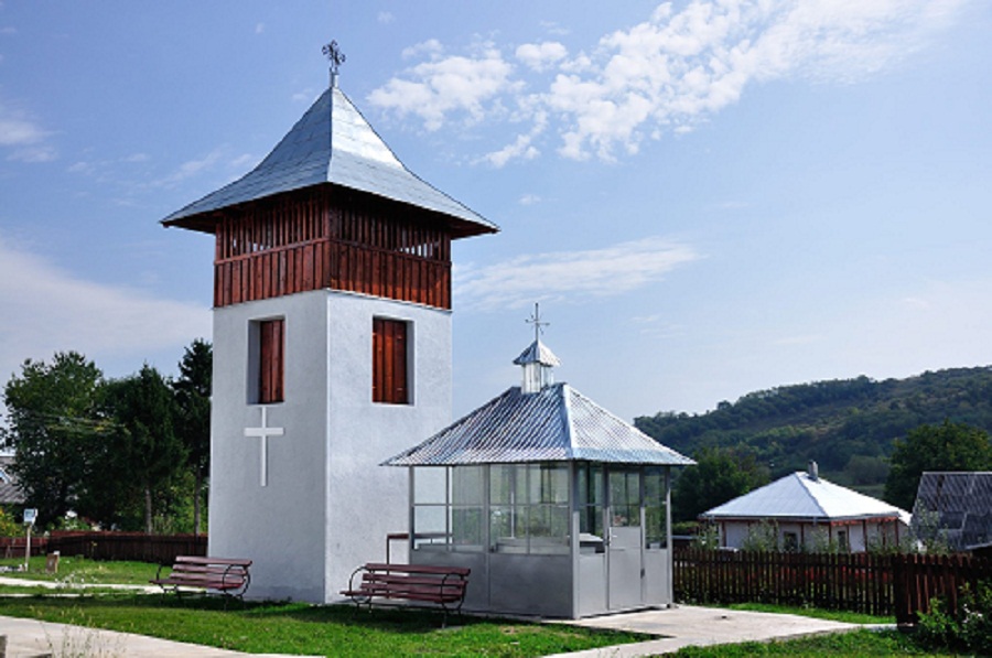 Zi de aleasă sărbătoare la parohia „Sfânta Parascheva“ din Pleşeşti - Vultureşti