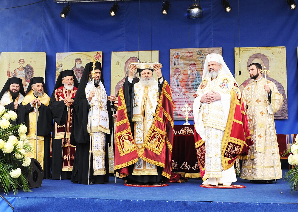 Tainică îmbrăţişare a sfinţilor în urbea lui Bucur