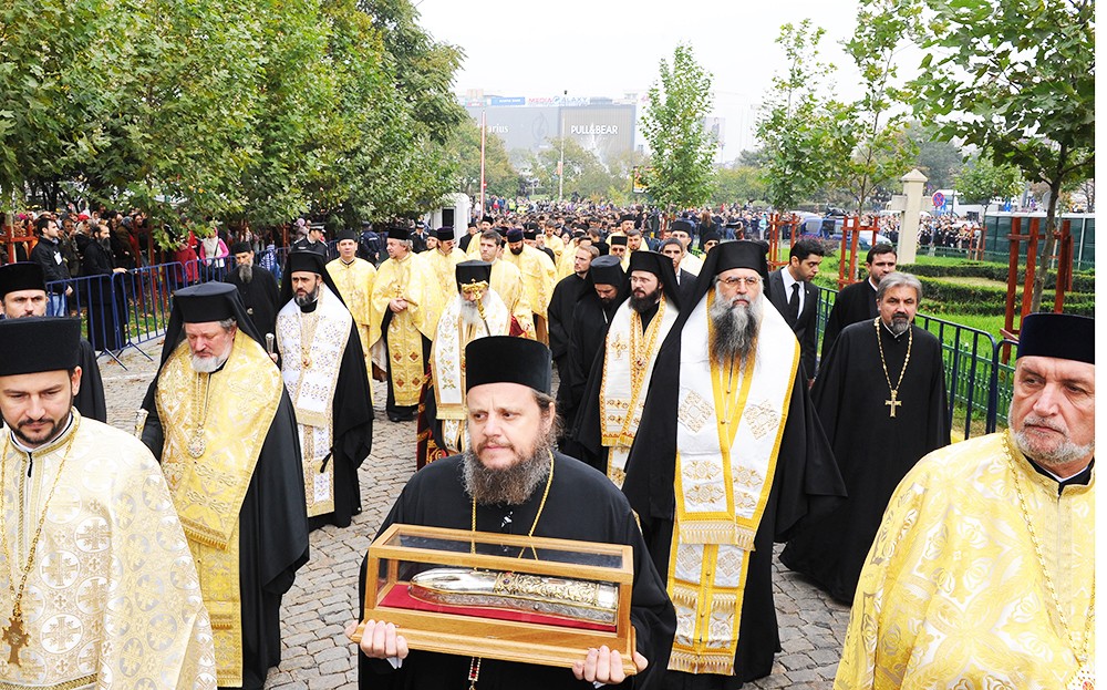 Tainică îmbrăţişare a sfinţilor în urbea lui Bucur