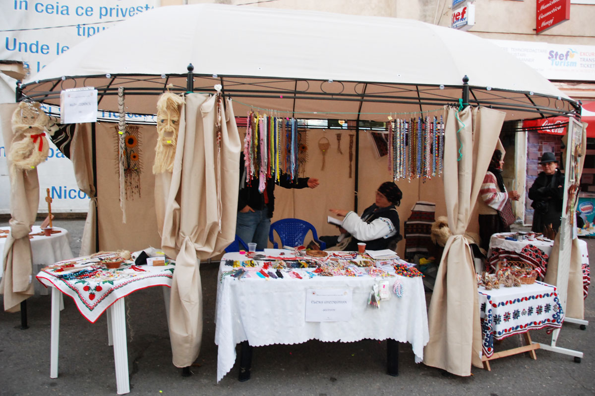 Meşteri şi meşteşuguri tradiţionale pe strada Lăpuşneanu