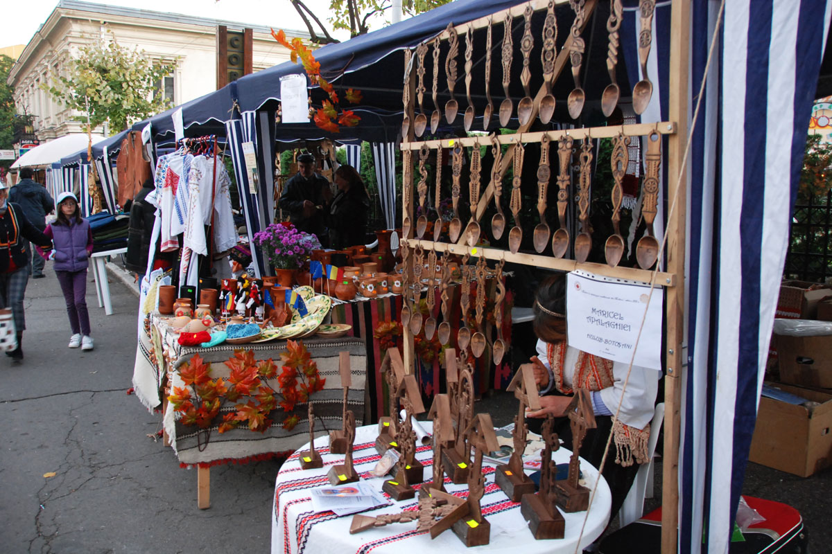 Meşteri şi meşteşuguri tradiţionale pe strada Lăpuşneanu