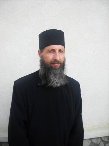 Pr. paroh Ioan Simiraş, parohia Hangu, judeţul Neamţ „Familia preotului este mereu în centrul atenţiei întregii comunităţi“