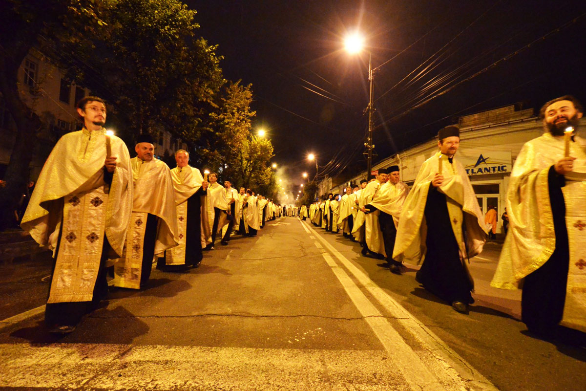 Preoţii din protopopiatele Iaşi 1, Iaşi 2 şi Iaşi 3 vor fi implicaţi în Pelerinajul „Calea Sfinţilor“ Implicare şi comuniune la hramul Sfintei Parascheva