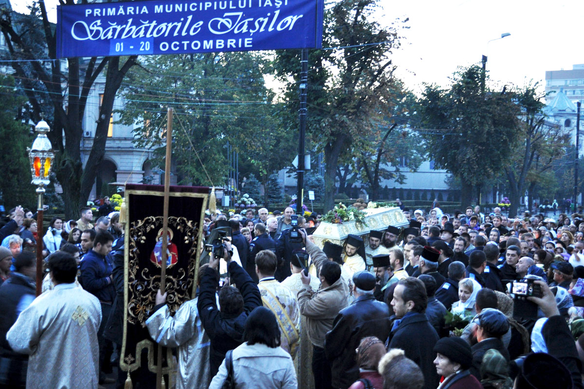 Procesiunea de scoatere a moaştelor Sfintei Parascheva