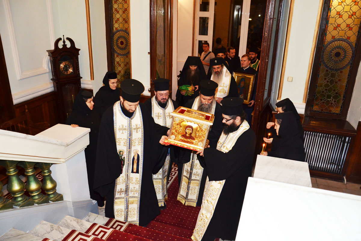 Moaştele Sfântului Teofil au ajuns aseară la Iaşi