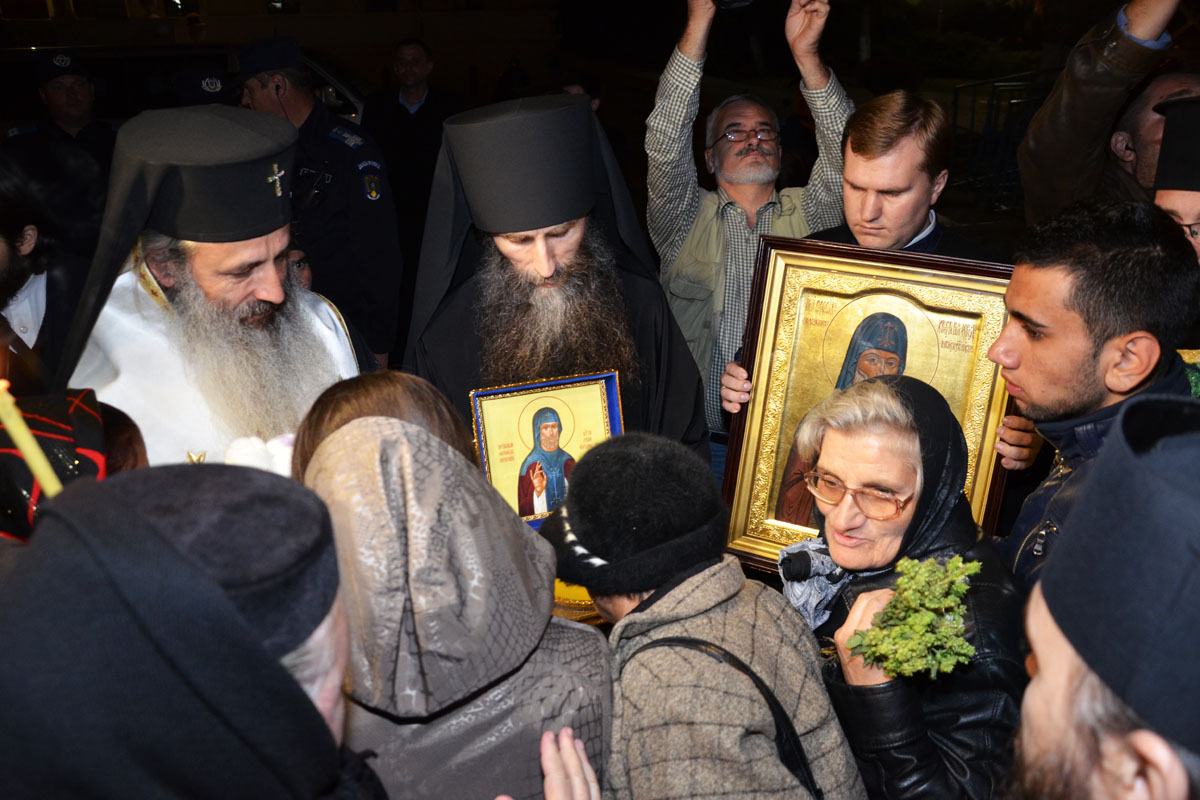 Moaştele Sfântului Teofil au ajuns aseară la Iaşi