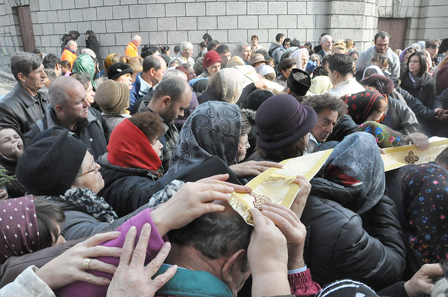 Taina Sfântului Maslu pentru pelerinii sfinților de la Iași