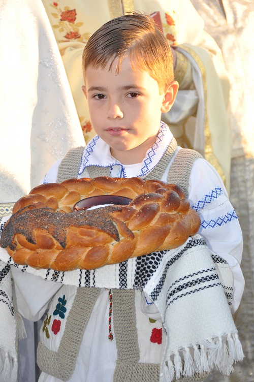 „Niciodată nu am văzut în curtea bisericii atâţia oameni“