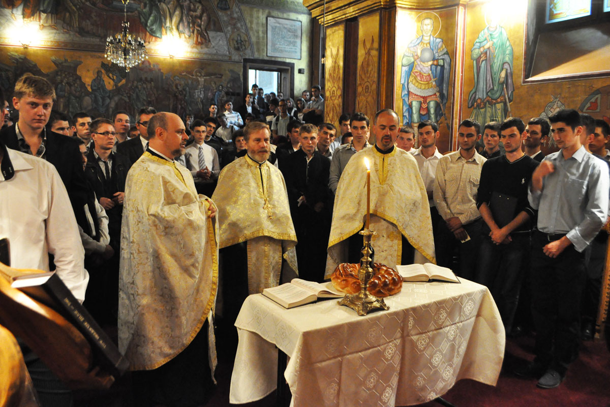 Parastas pentru „patronul academic“ al Facultăţii de Teologie Ortodoxă din Iaşi