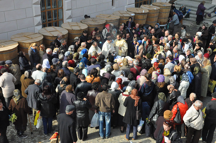 Taina Sfântului Maslu pentru pelerinii sfinților de la Iași
