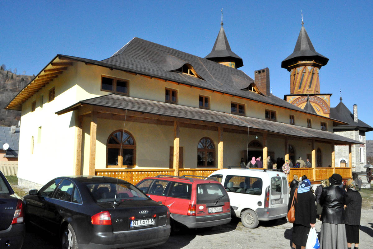 A fost sfinţit aşezământul social din parohia „Naşterea Maicii Domnului“ - Ceahlău