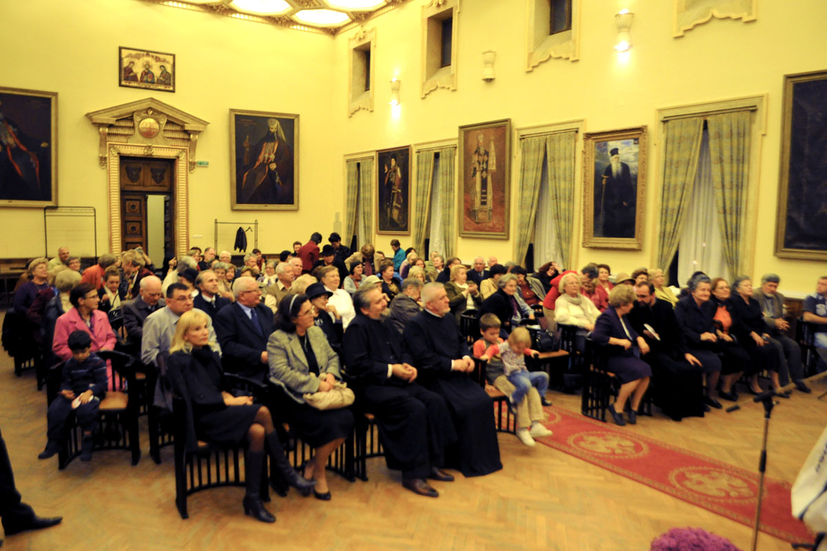 Cenaclul „Lumină lină“ a bucurat pentru prima dată inimile ieşenilor