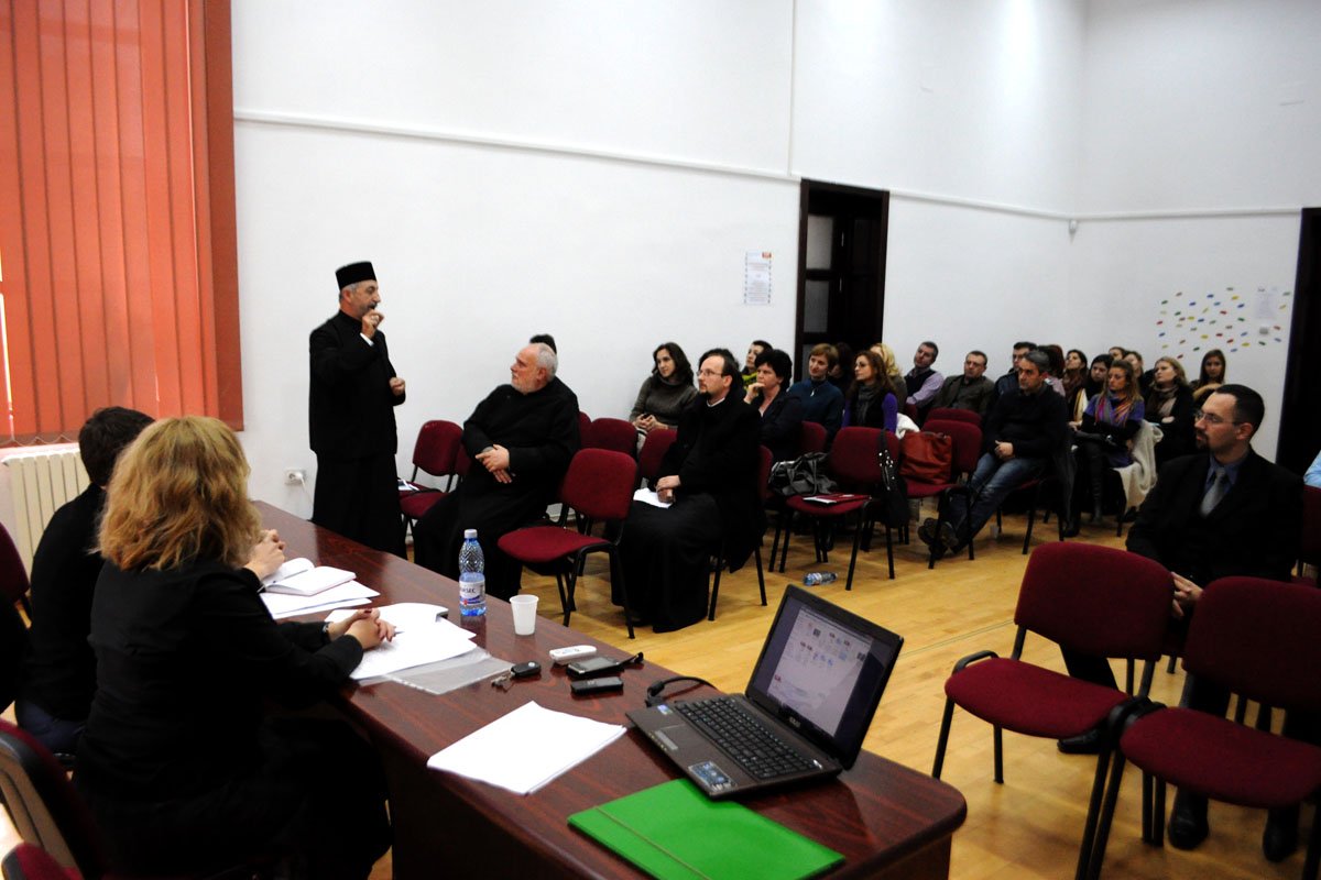 Dezbatere dedicată violenţei domestice