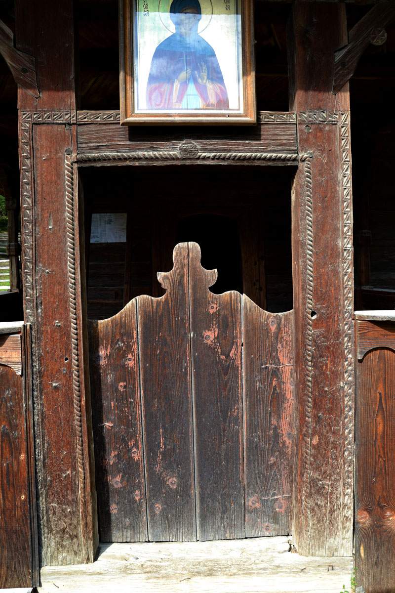 La Fărcaşa, lemnul a luat chip de biserică