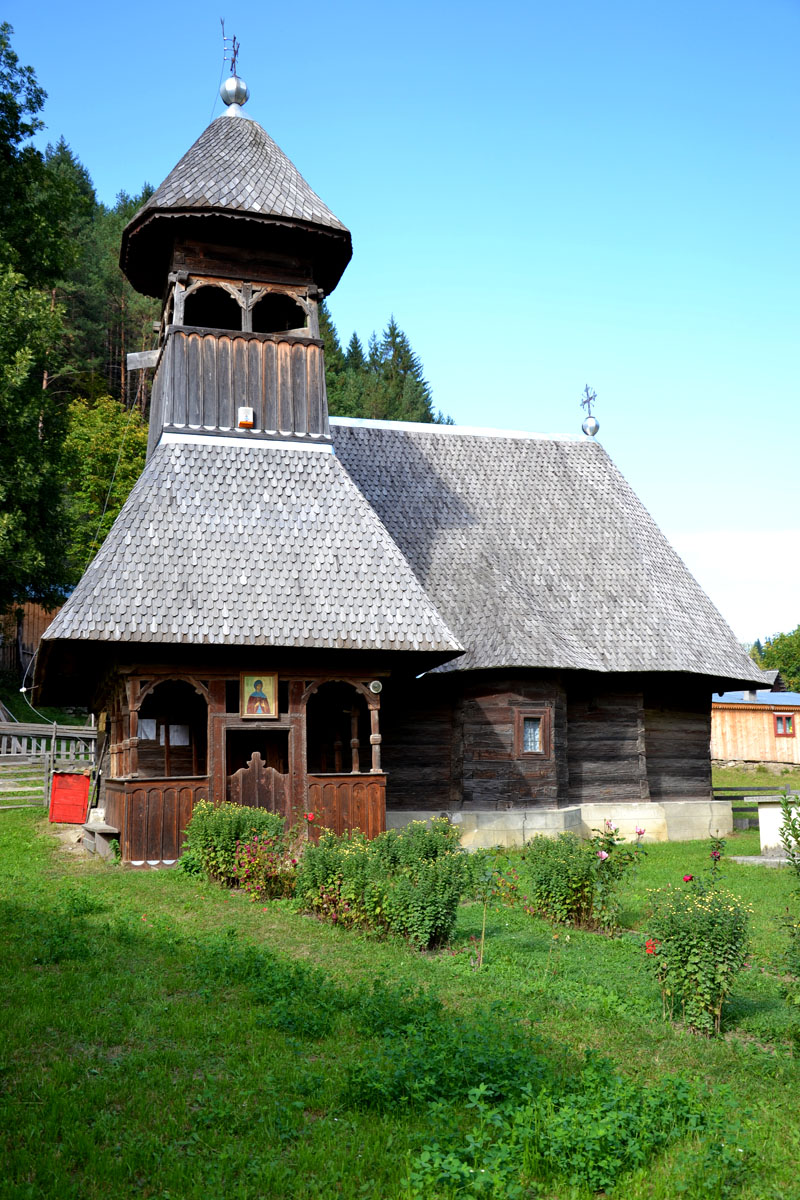 La Fărcaşa, lemnul a luat chip de biserică