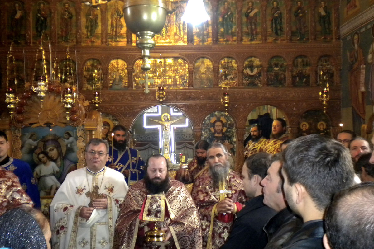 Sărbătoarea Sfinţilor Arhangheli a adunat în rugăciune credincioşii din Moldova