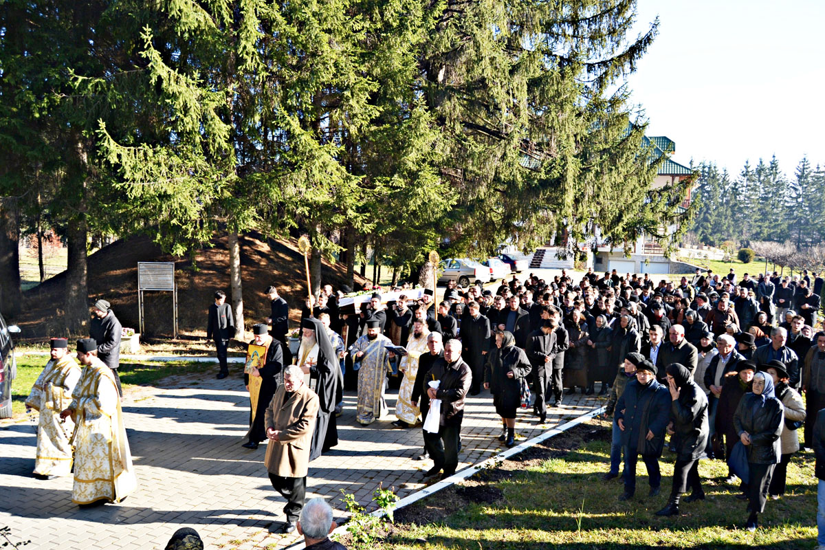 Părintele Vasile Ignătescu, condus pe ultimul drum