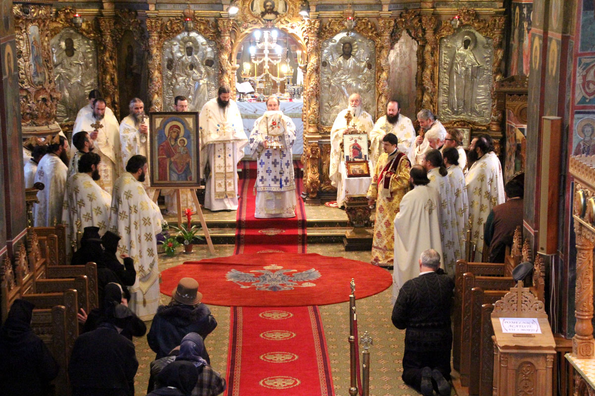 Lucrările Sinaxei stareţilor şi stareţelor din Arhiepiscopia Romanului şi Bacăului
