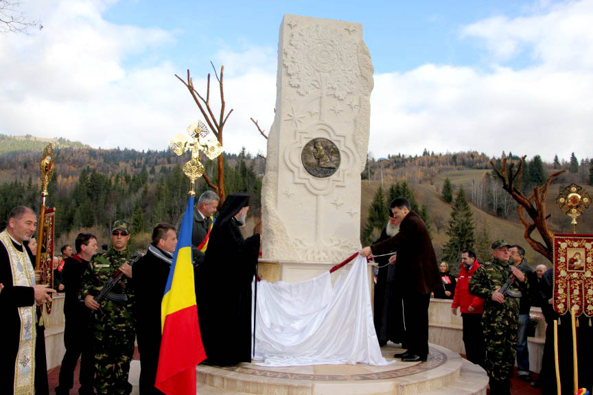 Monument închinat eroului Emil Rebreanu, la Palanca