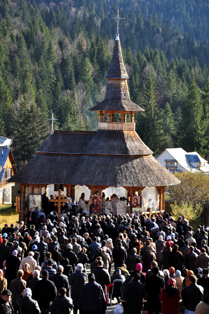 Mănăstirea Petru Vodă şi-a sărbătorit ocrotitorii