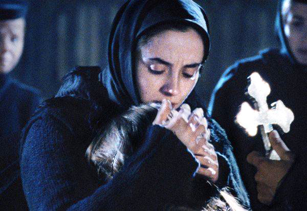 Ne ascundem &quot;După dealuri&quot;?