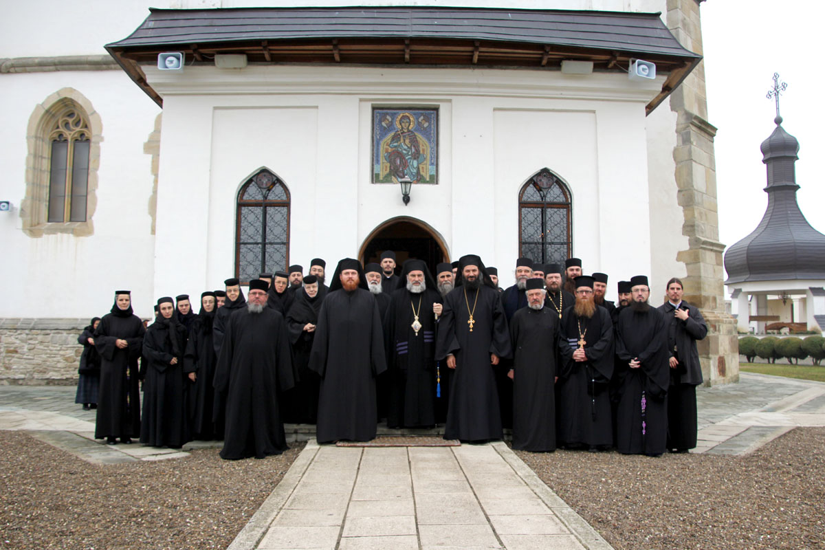 Lucrările Sinaxei stareţilor şi stareţelor din Arhiepiscopia Romanului şi Bacăului