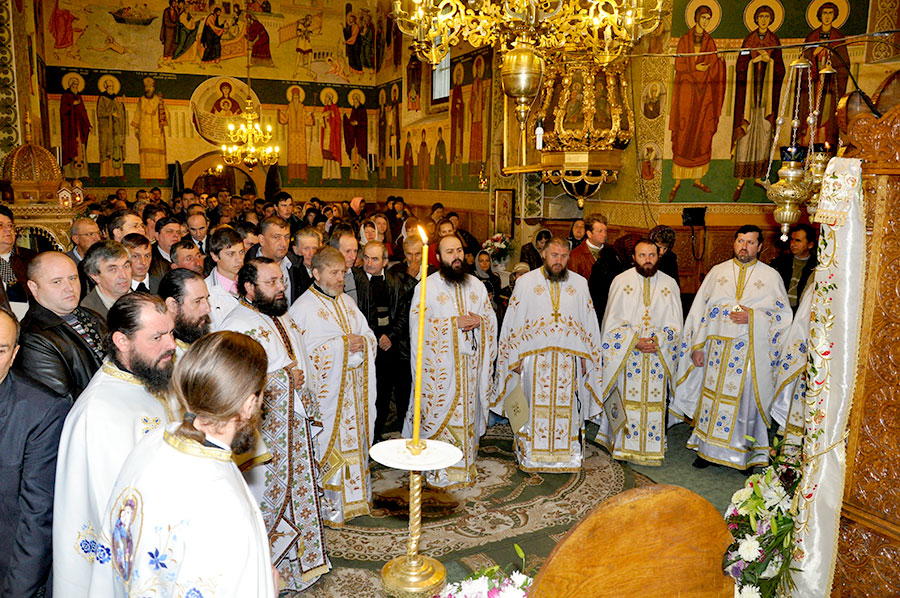 Hramul Schitului Vovidenia, din „poiana liniştii”