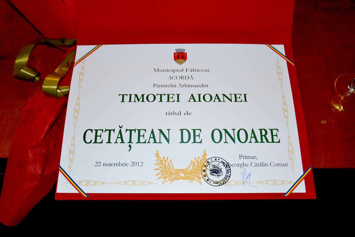 Arhimandritul Timotei Aioanei a devenit cetăţean de onoare al municipiului Fălticeni